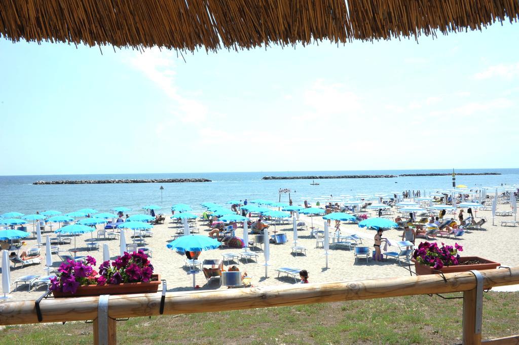 Airone Bianco Residence Village Лидо деле Национи Екстериор снимка