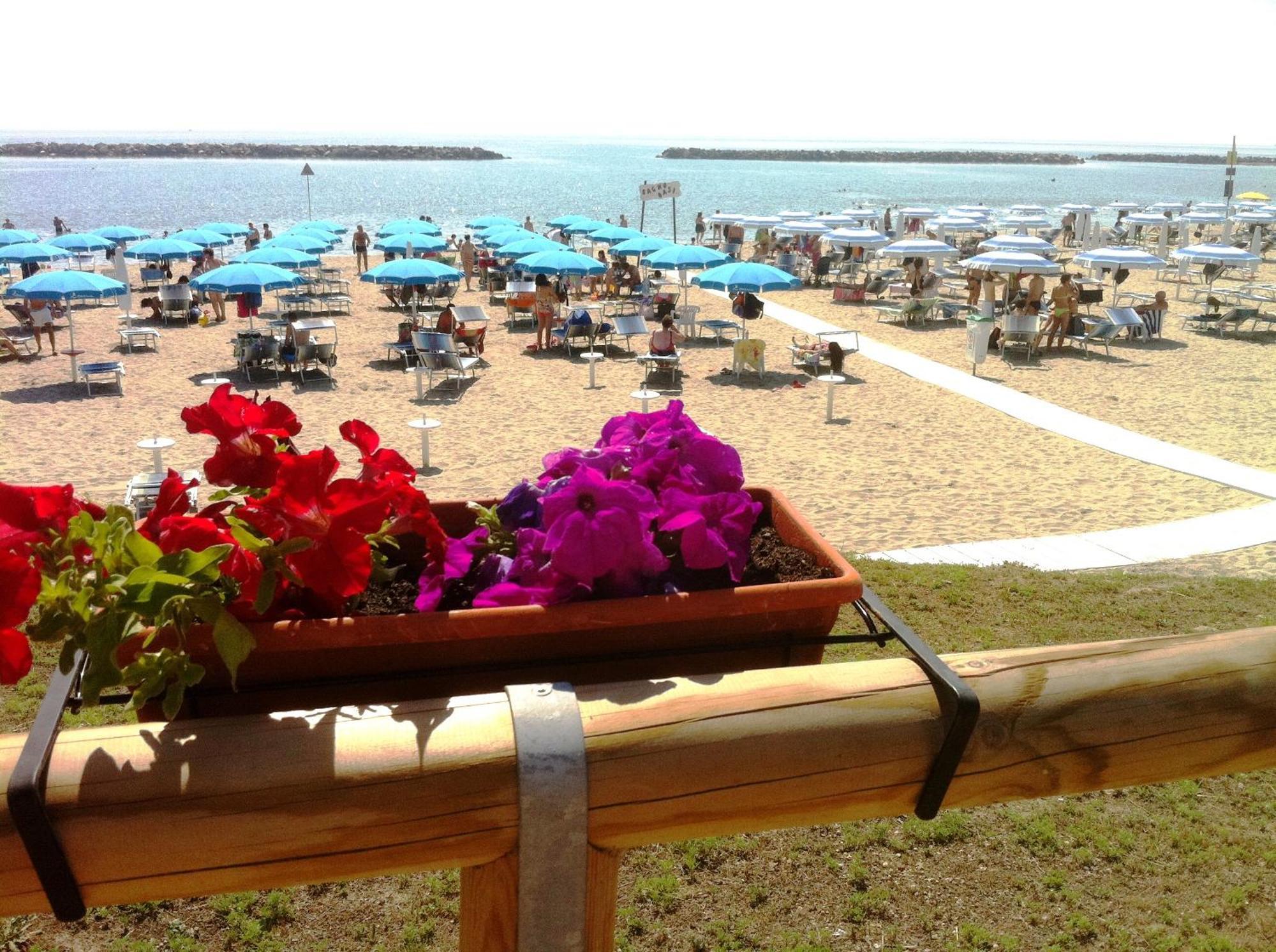 Airone Bianco Residence Village Лидо деле Национи Екстериор снимка